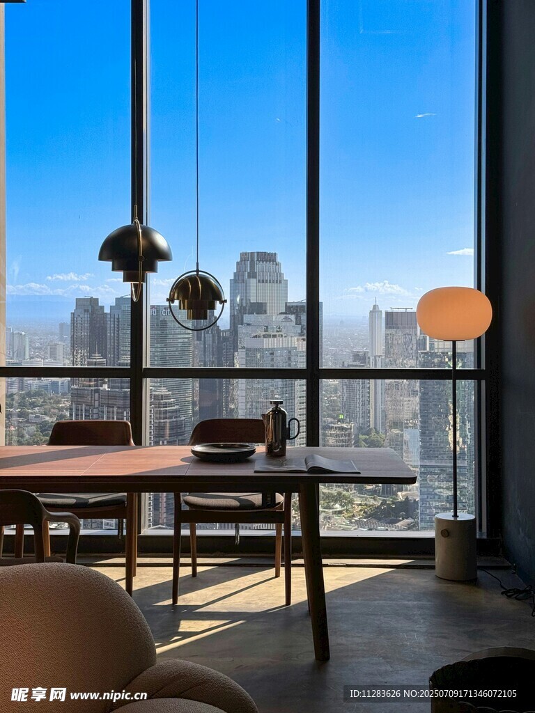 现代高层观景客厅一角