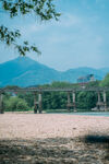 河畔古桥与远山风景
