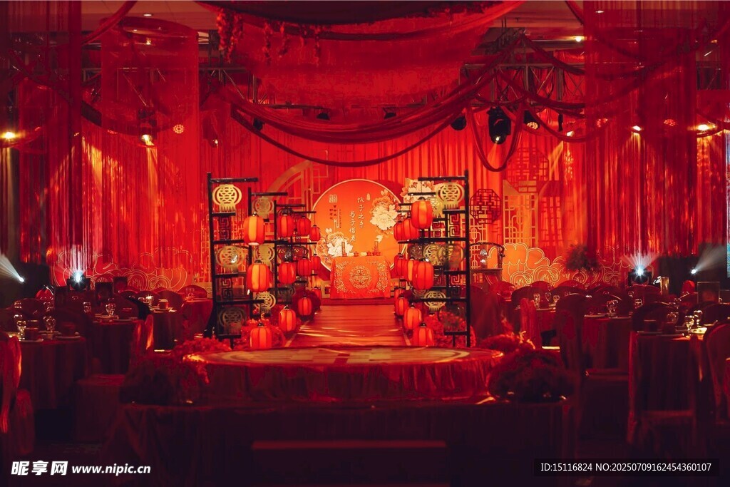 中式婚礼喜庆华丽场景