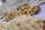 多样干货食材展示