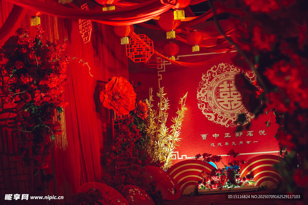 中式婚礼红色浪漫场景布置