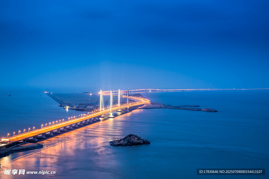 跨海大桥夜景璀璨