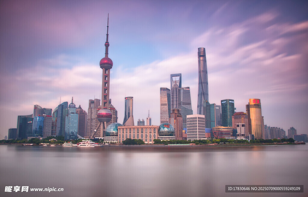 上海外滩璀璨城市天际线