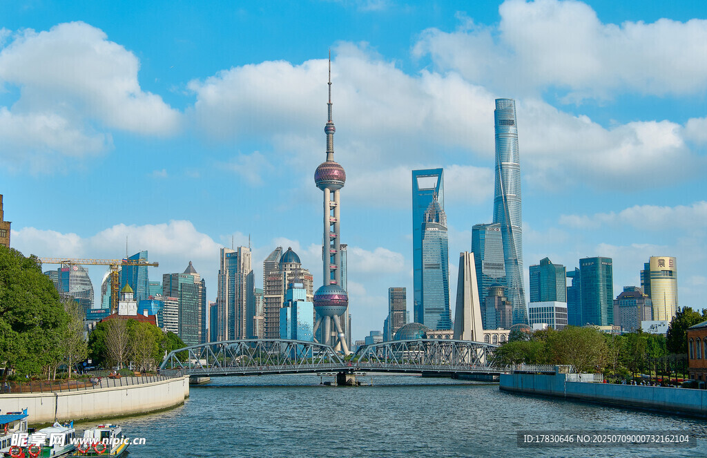 上海外滩壮丽城市天际线