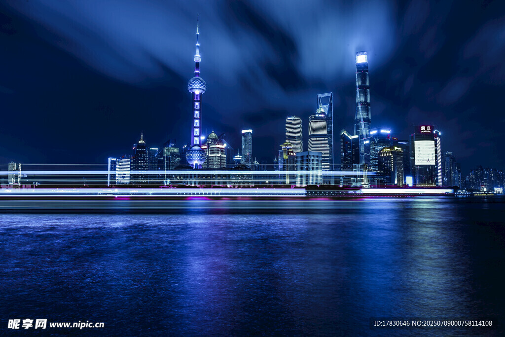 上海外滩夜景璀璨迷人