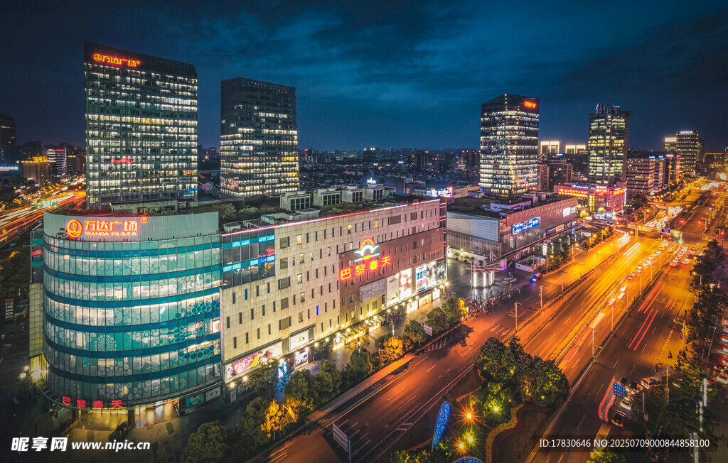 城市璀璨夜景俯瞰图