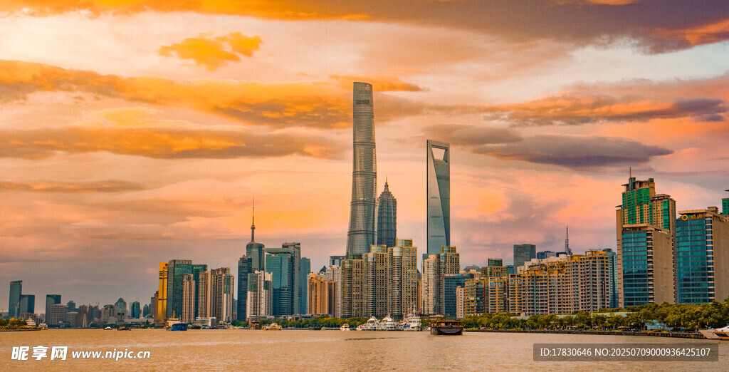 上海外滩绚丽城市天际线