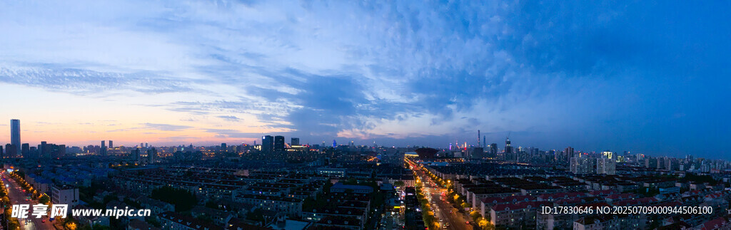 城市黄昏全景