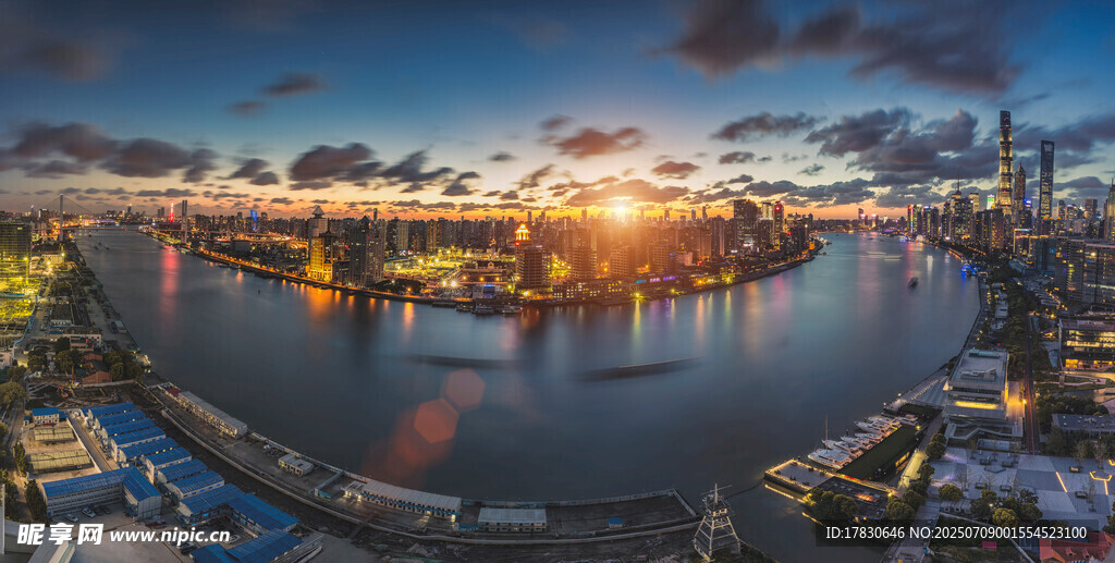 城市河畔绚丽日落景观