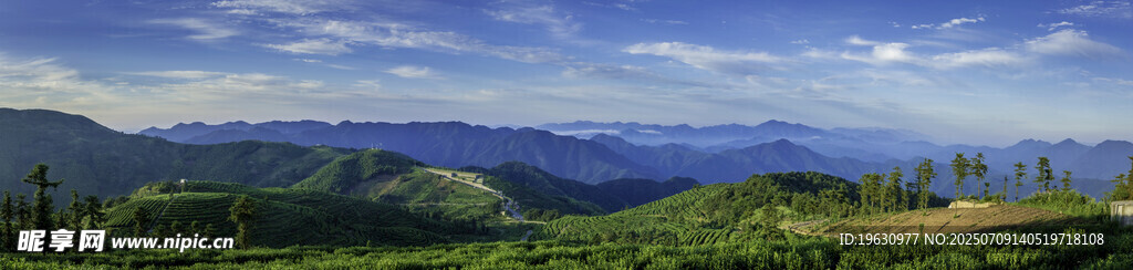 壮丽山峦风景图