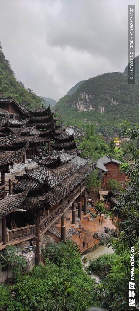 山间古雅建筑群
