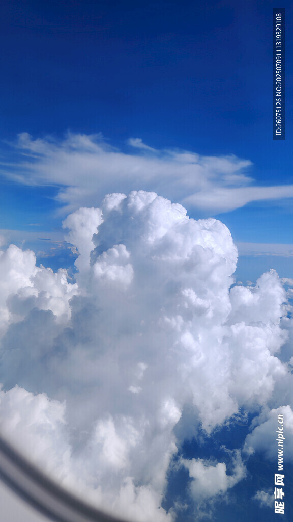 高空俯瞰的壮丽云海