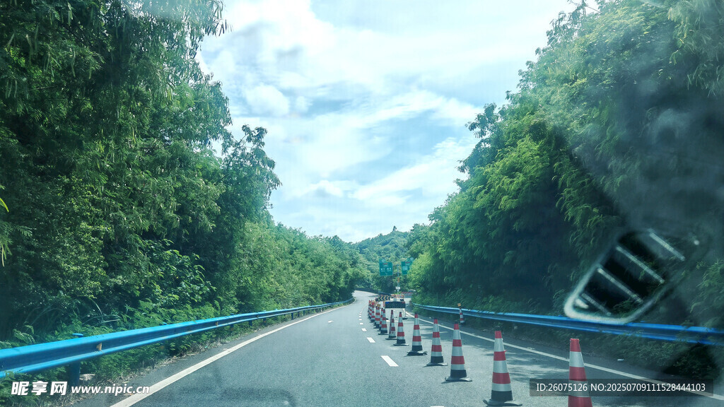 公路施工占道障碍物