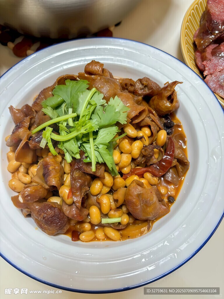 美味玉米炒肉盖饭