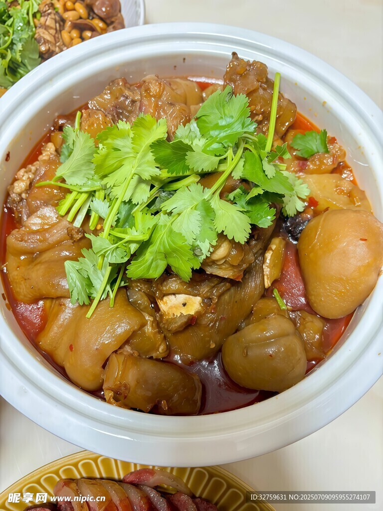美味卤猪蹄