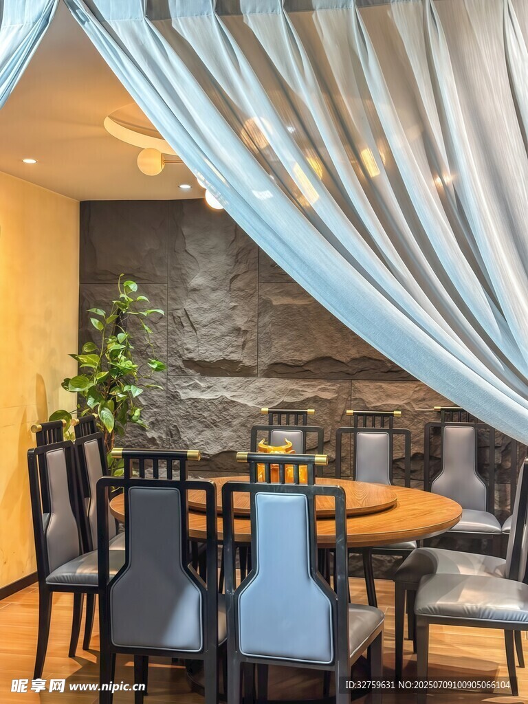 优雅温馨的室内用餐空间