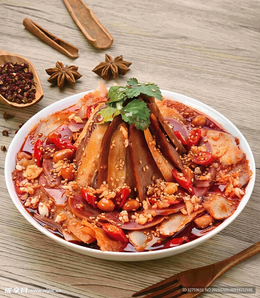 香辣美味的特色卤味拼盘