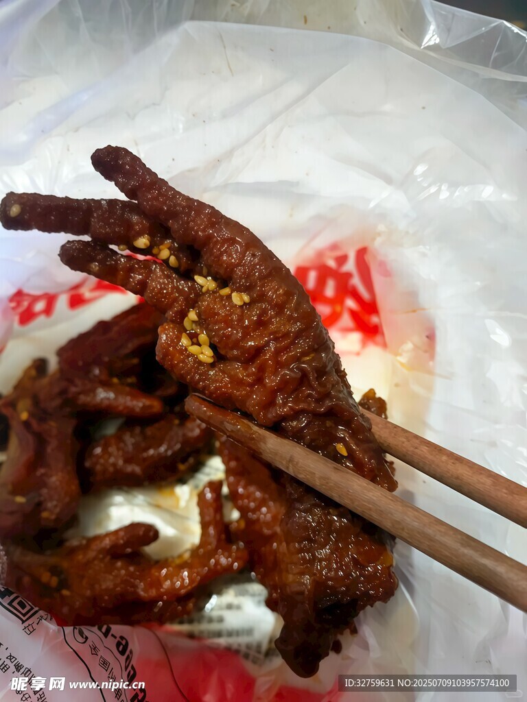 美味卤鸡爪特写