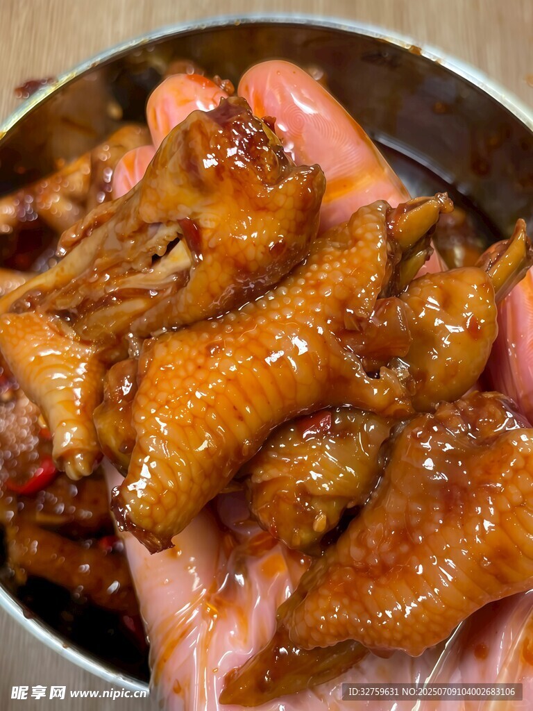 美味诱人的红烧鸡爪