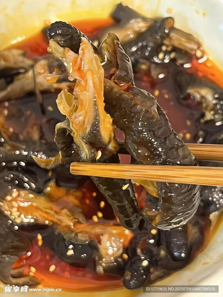 美味凉拌木耳鸡爪