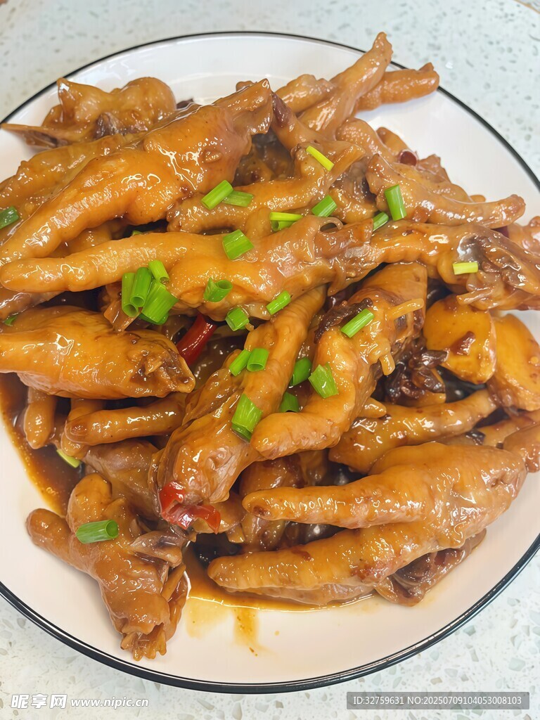 酱香浓郁的美味鸡爪