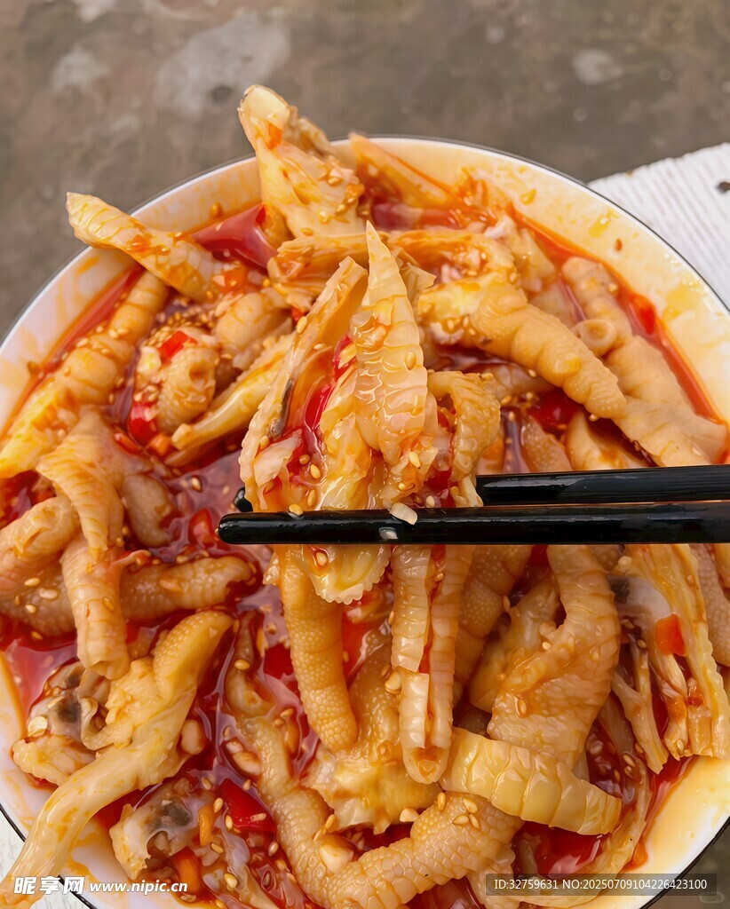 香辣美味鸡爪诱人