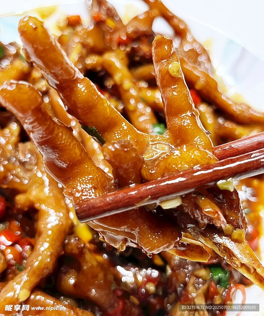 香辣美味凤爪诱人
