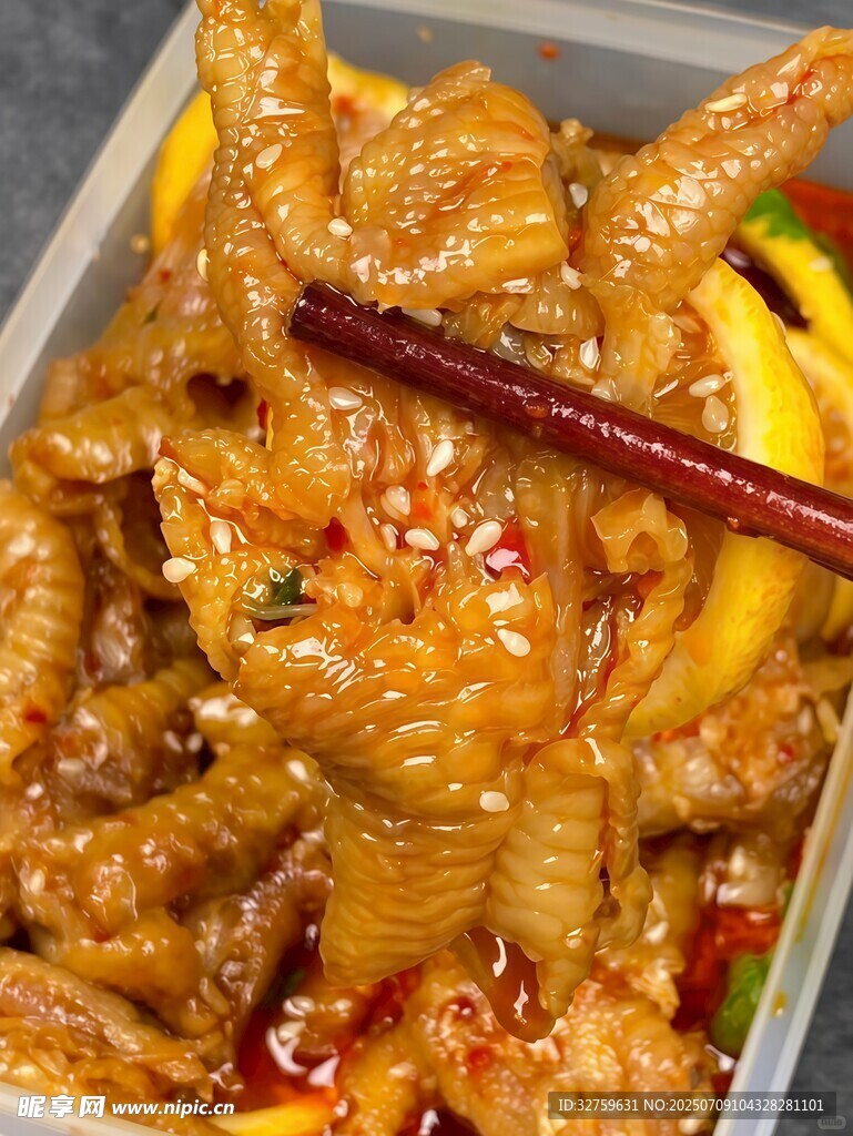 酸辣无骨凤爪诱人美食