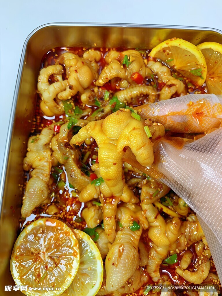 柠檬鸡爪美食诱人呈现