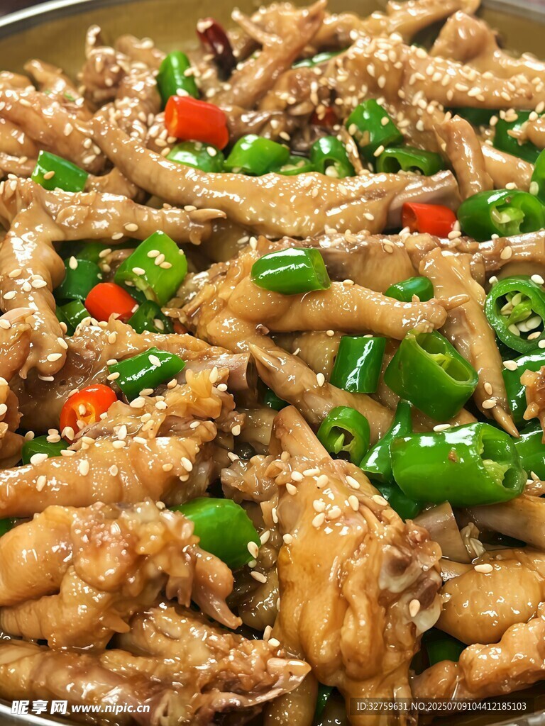 香辣美味凤爪炒青椒
