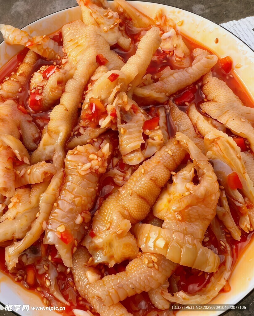 香辣无骨鸡爪诱人美食