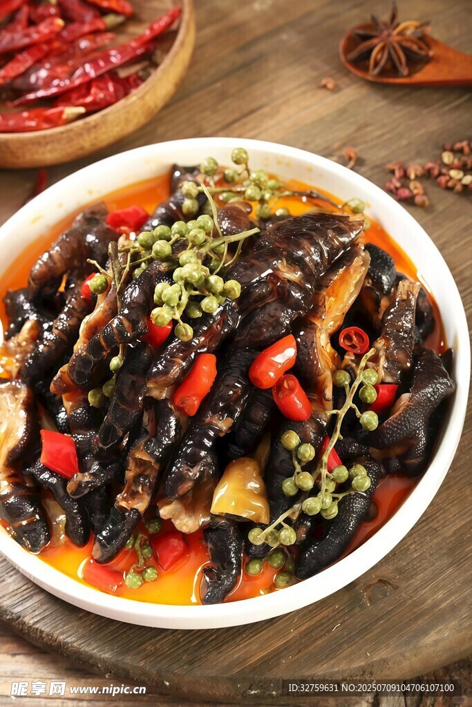 香辣美味的凉拌鸡爪