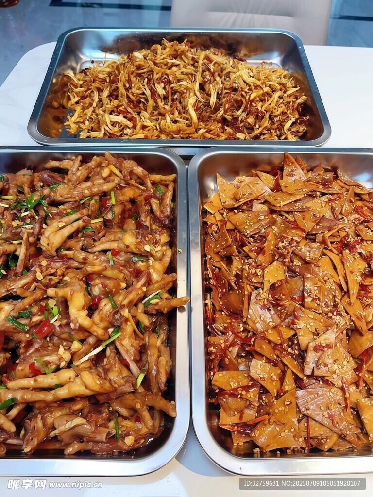 美味多样的特色剁椒鸡爪
