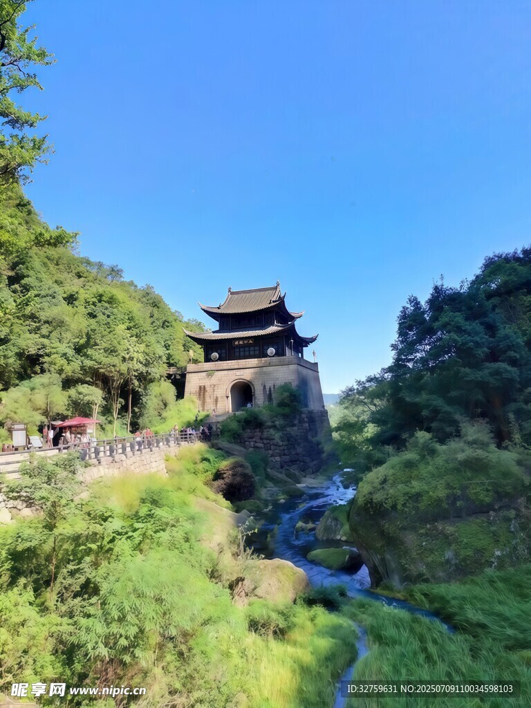山林间的古朴楼阁