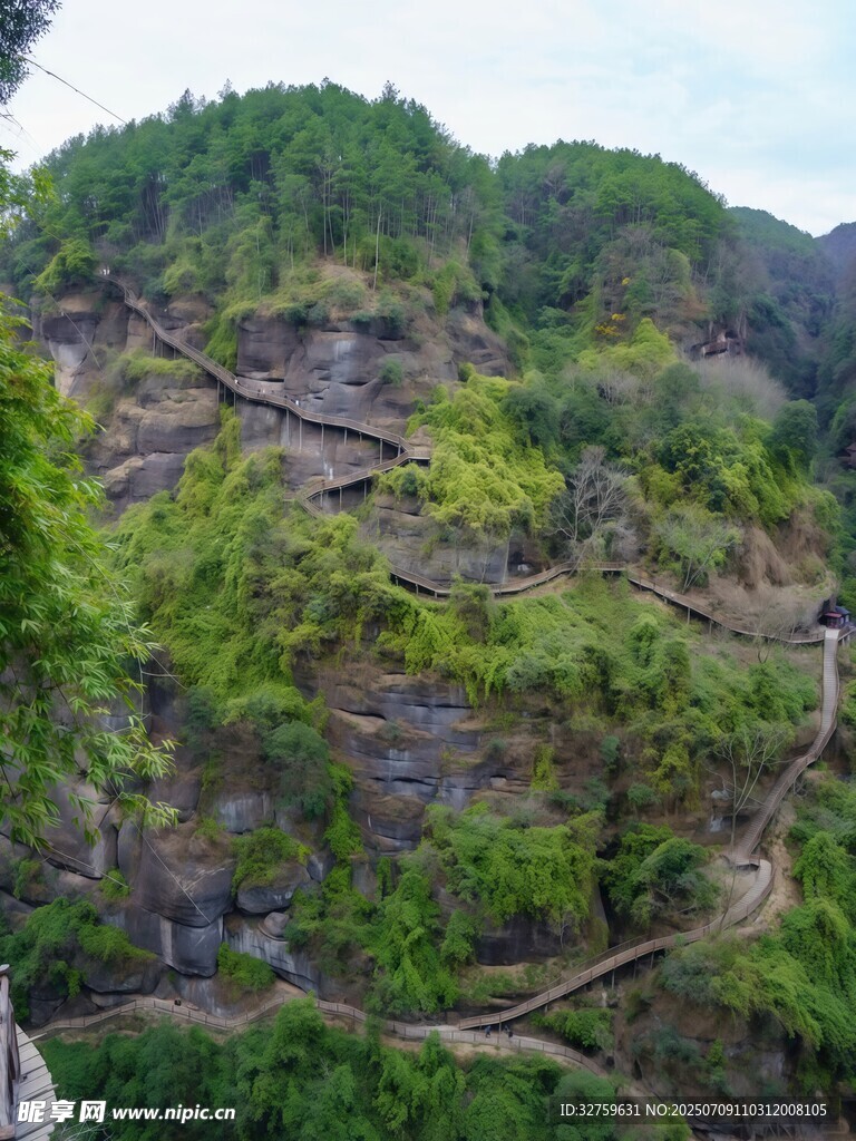 山间蜿蜒小径