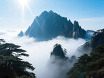 黄山云海中的壮丽山峰