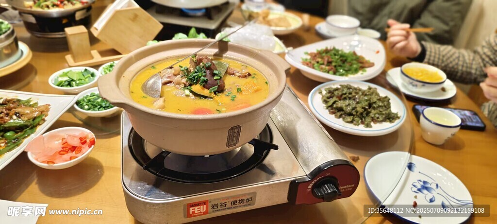 萝卜干炖腊猪蹄