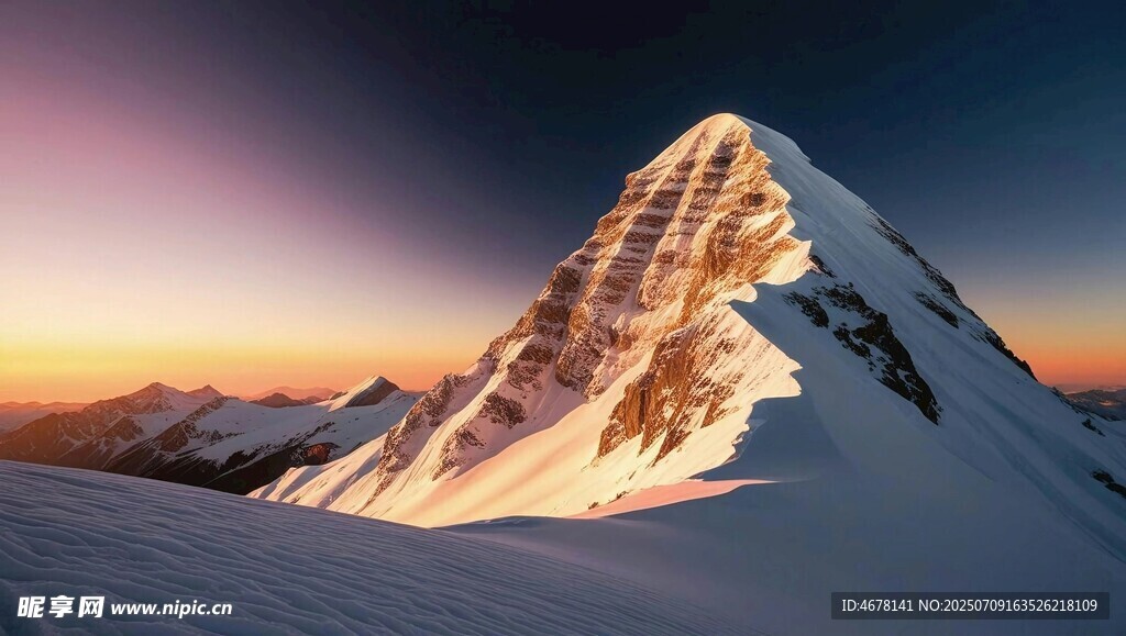 壮丽雪山日出美景