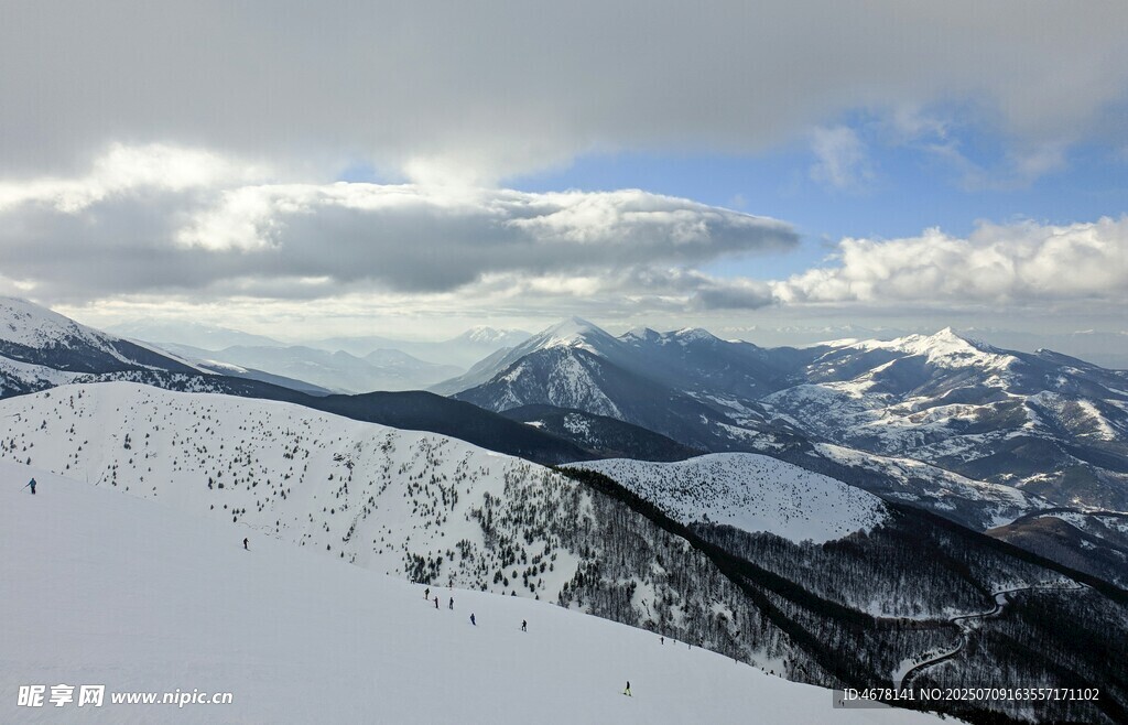 雪山壮丽风光全景