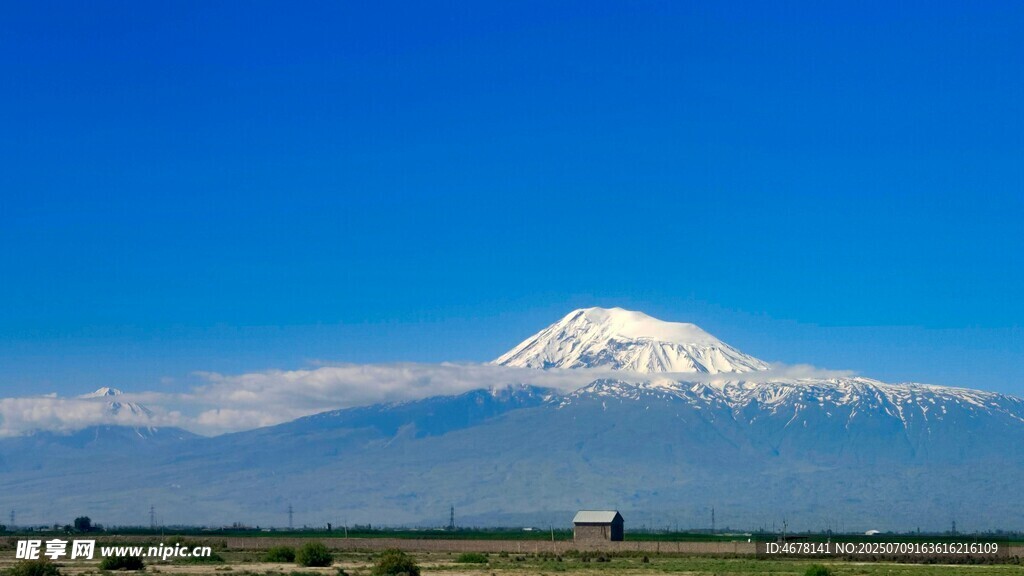 壮丽雪山远景