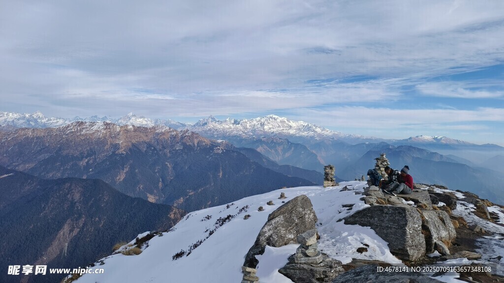 雪山之巅壮丽风光