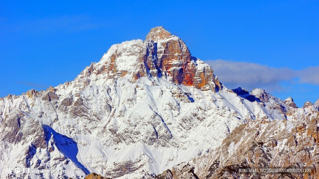 巍峨雪山壮丽景致