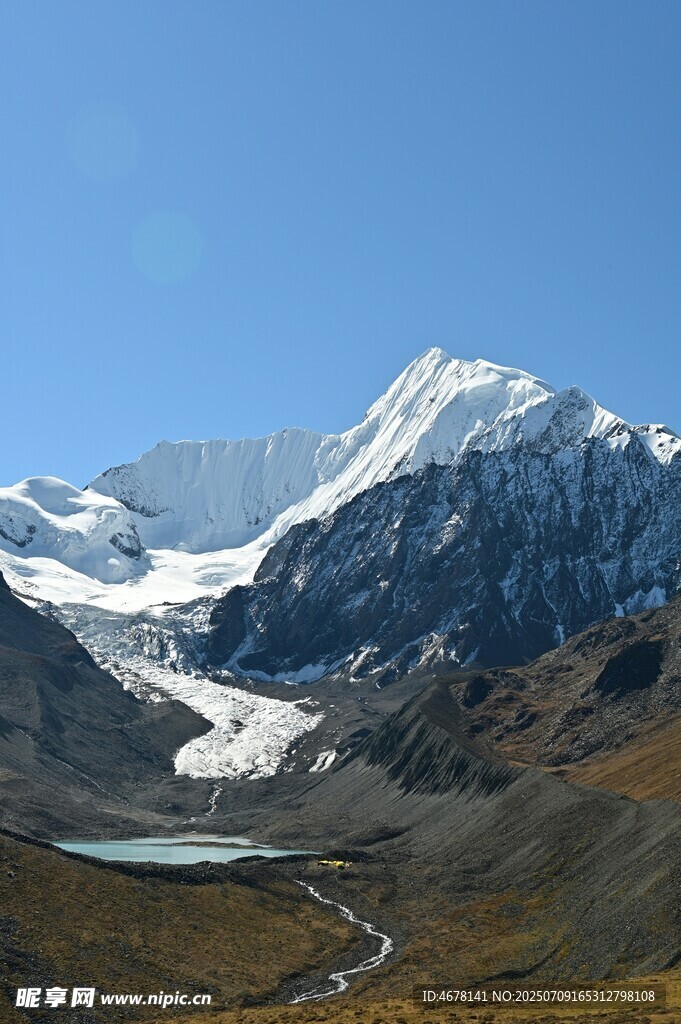 壮丽雪山景观