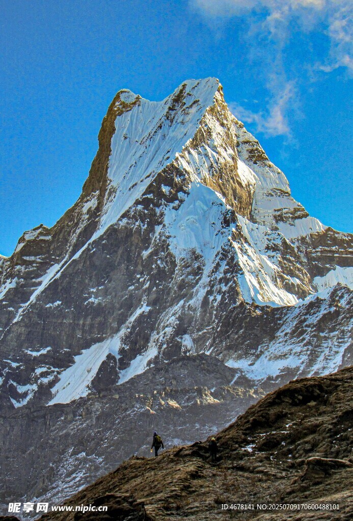 巍峨雪山壮丽景致