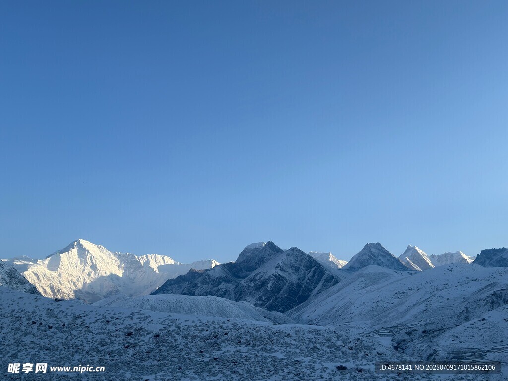雪山壮丽景致