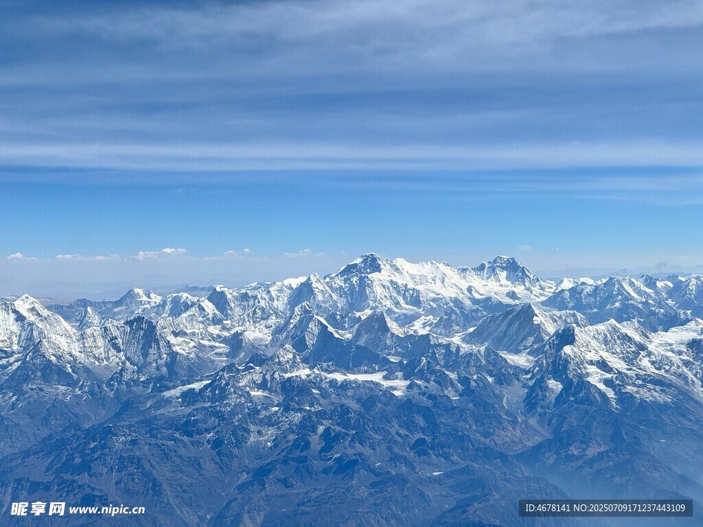 俯瞰壮丽雪山美景