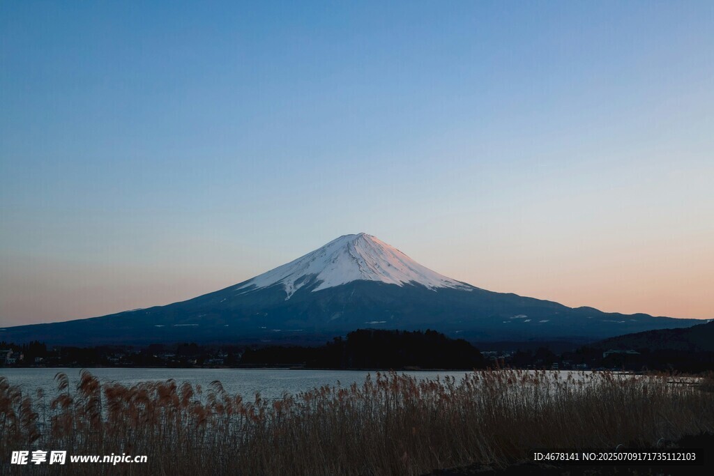 富士山美景湖畔风光