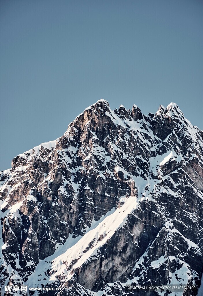 巍峨雪山