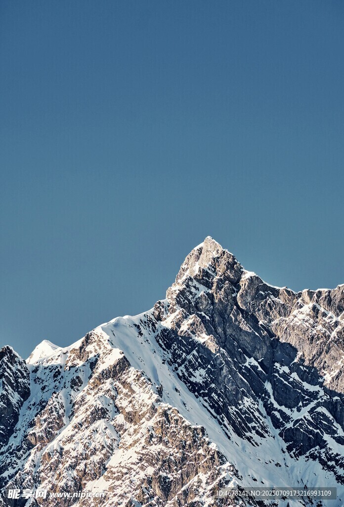 巍峨雪山