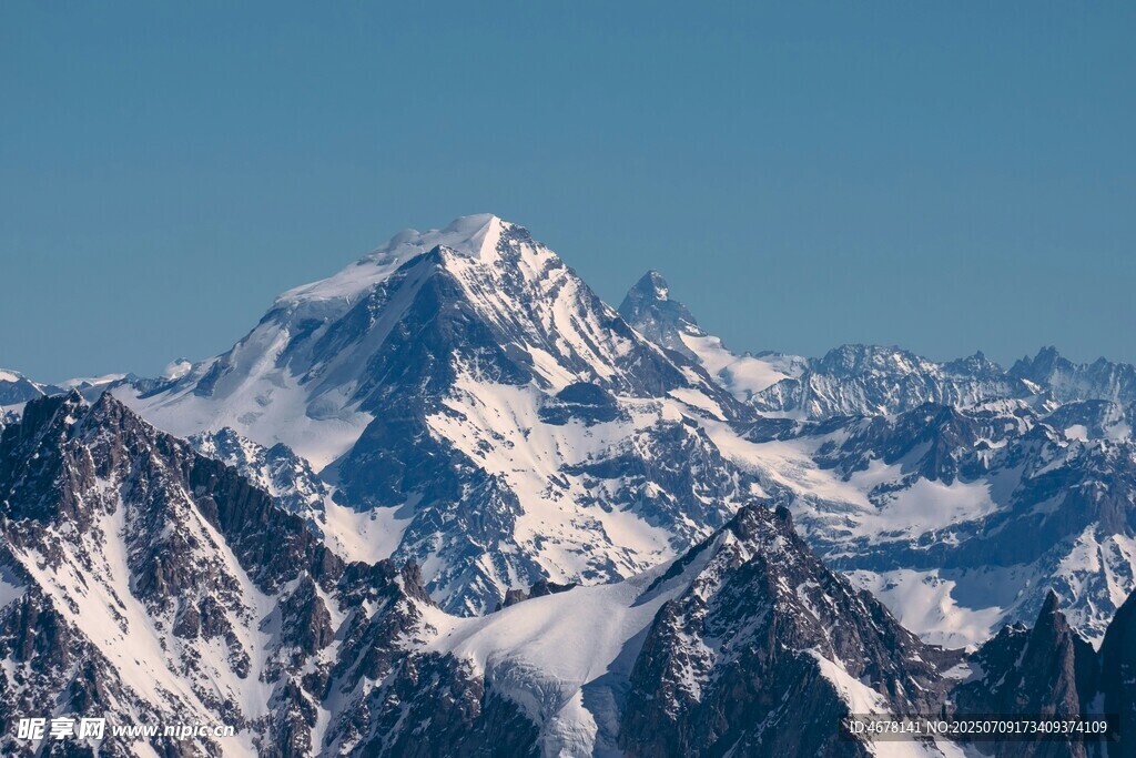 壮丽雪山景观